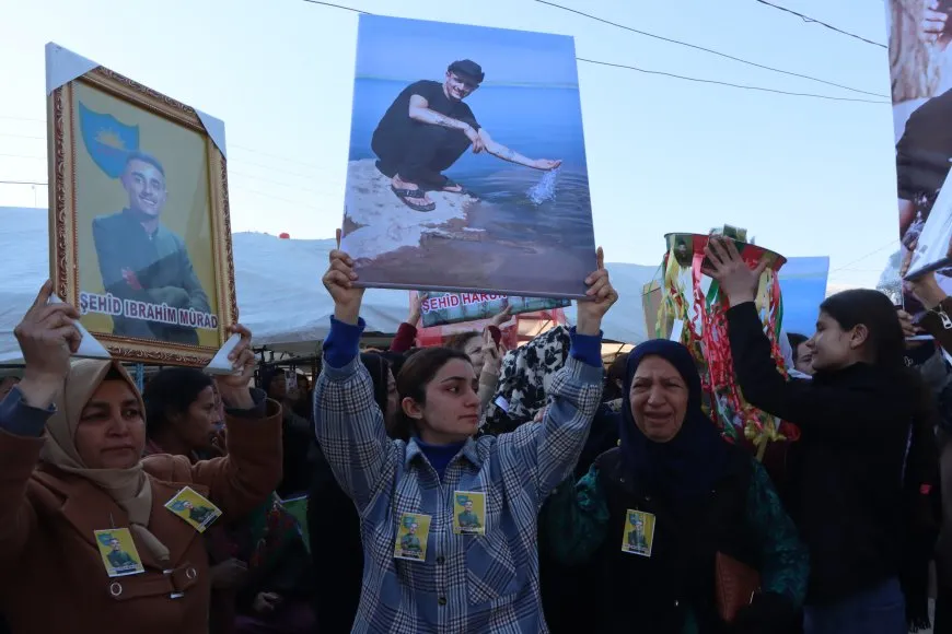 Ji bo 7 şehîdan konê sersaxiyê hat vedan