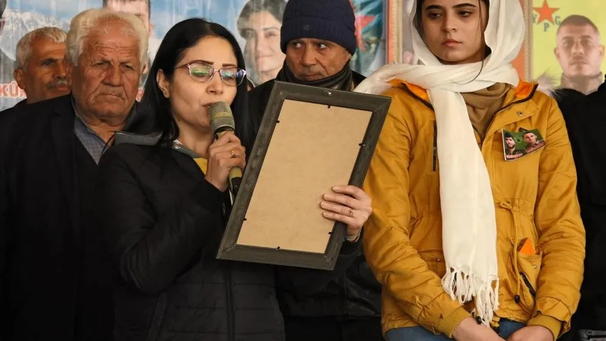 Xelkê Helebê 2 şehîd bi bîr anîn