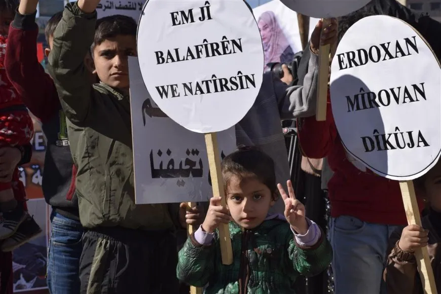 Şêniyên Hesekê li dijî êrişan meşiyan