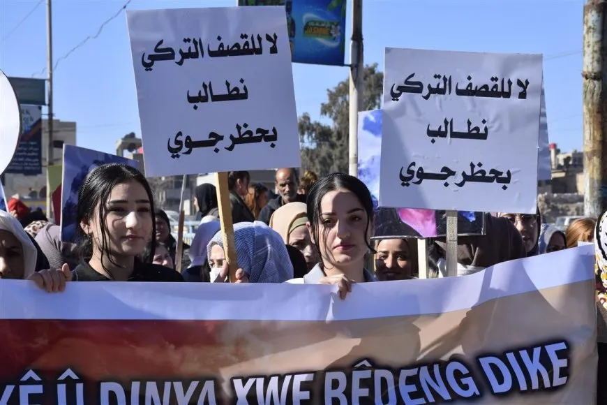 Şêniyên Hesekê li dijî êrişan meşiyan