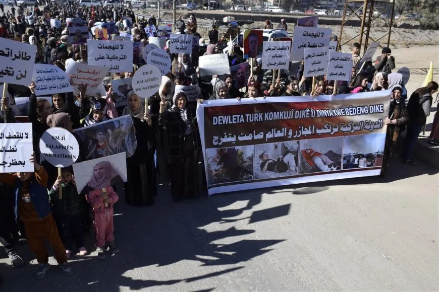 Şêniyên Hesekê li dijî êrişan meşiyan
