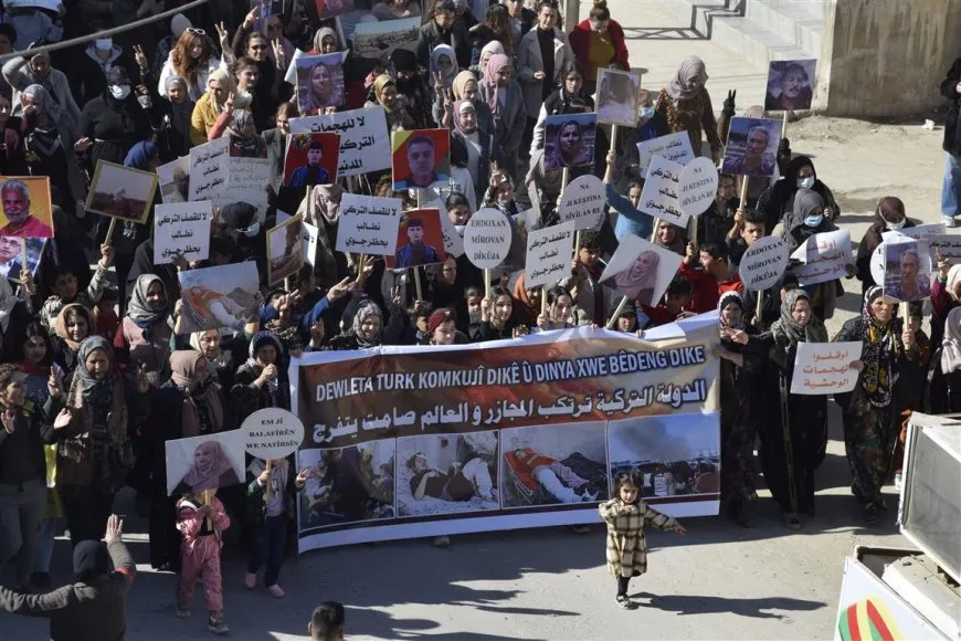 Şêniyên Hesekê li dijî êrişan meşiyan