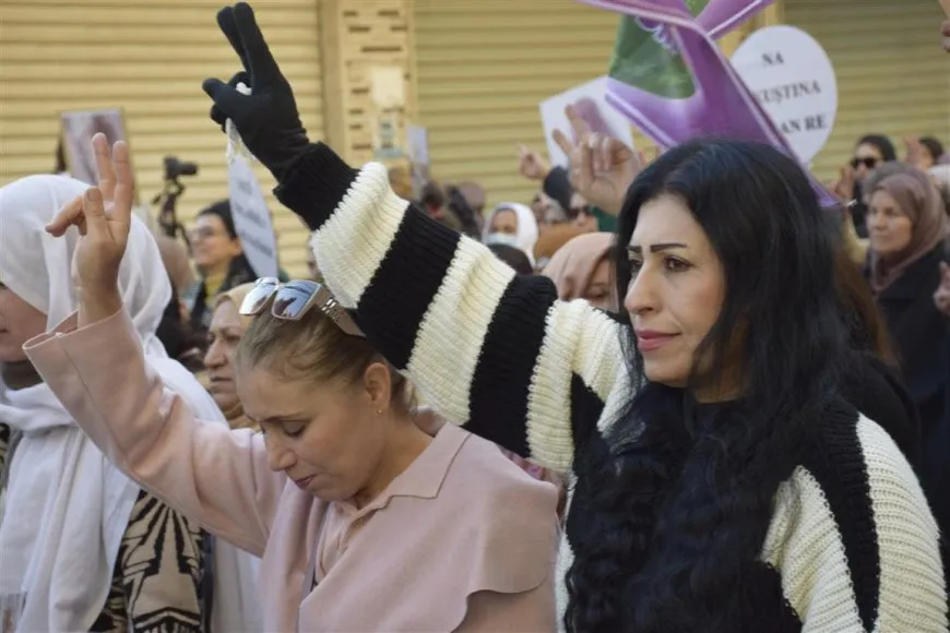 Şêniyên Hesekê li dijî êrişan meşiyan
