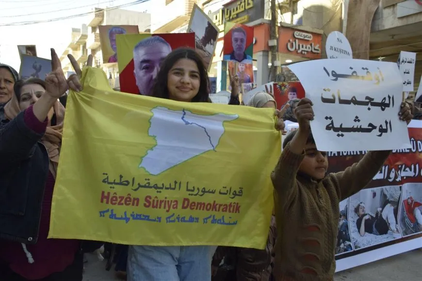 Şêniyên Hesekê li dijî êrişan meşiyan