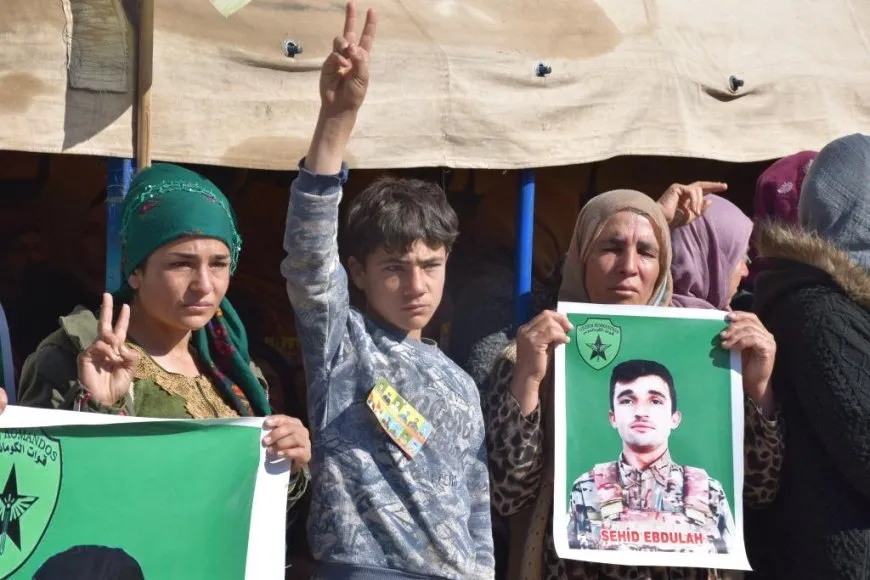 Li Kobanê ji bo 12 şehîdan merasîm