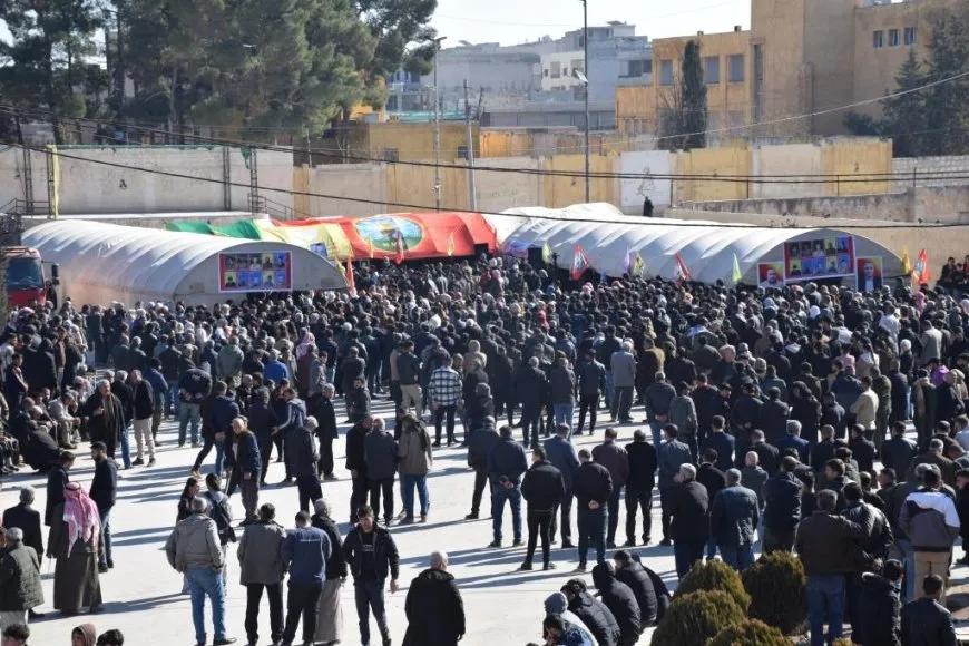 Li Kobanê ji bo 12 şehîdan merasîm