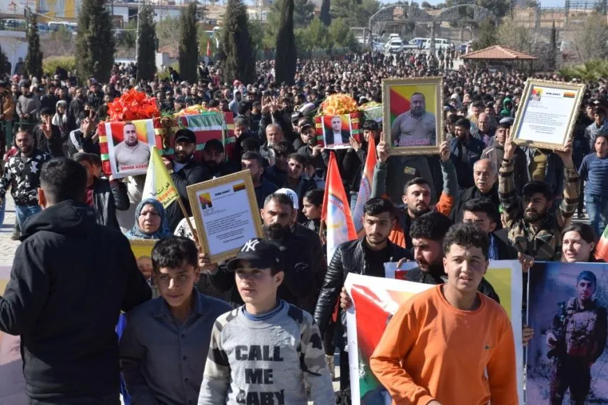 Li Kobanê ji bo 12 şehîdan merasîm