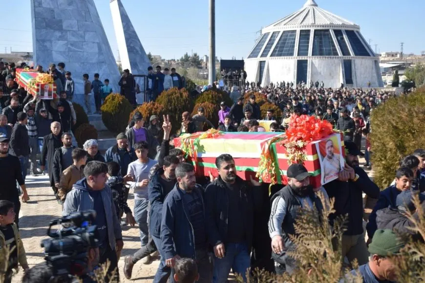 Li Kobanê ji bo 12 şehîdan merasîm