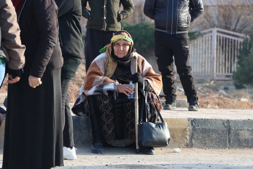 Komeke din ji bajarên Cizîrê berê xwe da Bendava Tişrînê