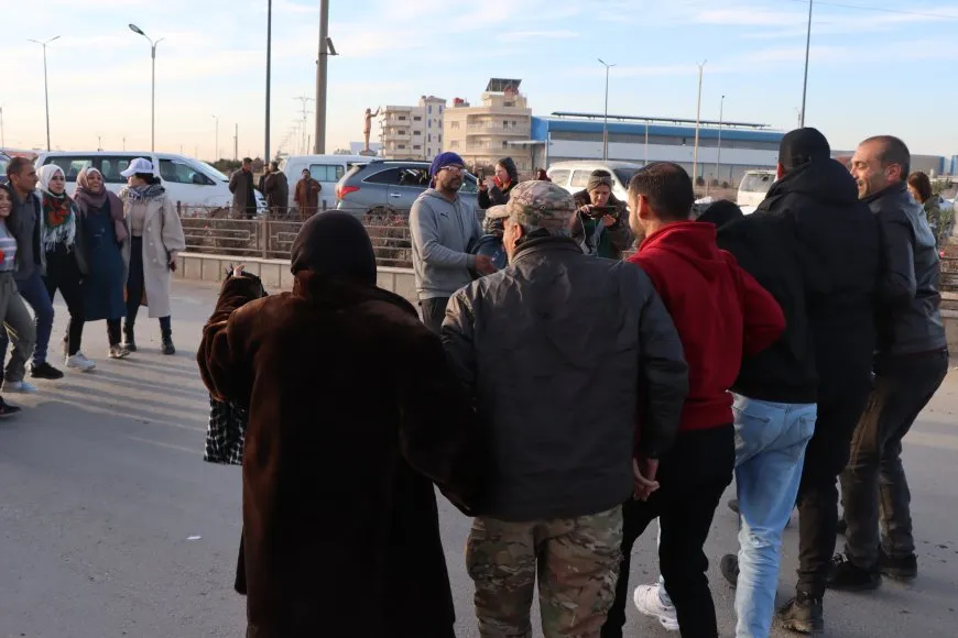 Komeke din ji bajarên Cizîrê berê xwe da Bendava Tişrînê