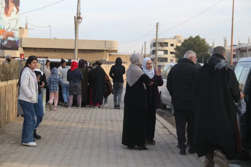 Komeke din ji bajarên Cizîrê berê xwe da Bendava Tişrînê