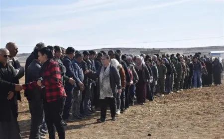 Gelê Dirbêsiyê sersaxî da malbatên şehîd Hêva û Dilwar