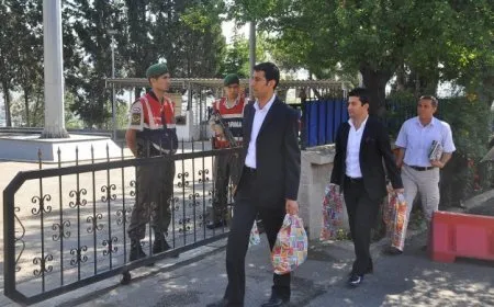 Parêzeran ji bo hevdîtina bi  Rêber Abdullah Ocalan re serlêdan kirin