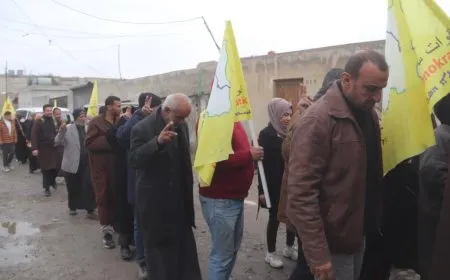 Xelkê Reqayê sersaxî da malbata şehîd Sîpan Reqa