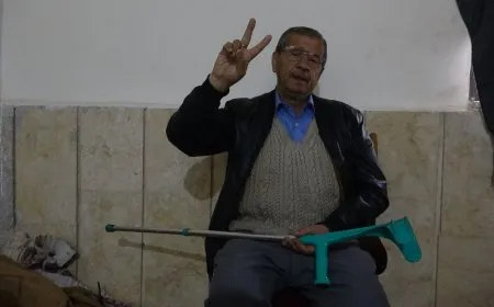 Tevî koçber e û nikare bimeşe li Bendava Tişrînê ye