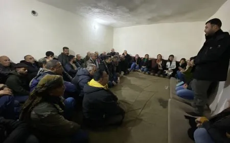 Endamên Rêveberiya Xweser li kêlek şervanan parastina herêmê dikin