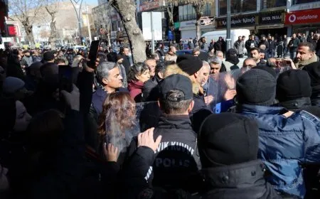 Gelê Wanê li dijî dagirkirina şaredariyê serî hilda
