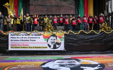 Kurdistanî û dostên wan li Strasbourgê daxwaza azadiya Rêber Abdullah Ocalan kir
