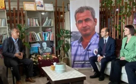 Şandeya DEM Partî û DBP’ê serdana Rojnews’ê kir