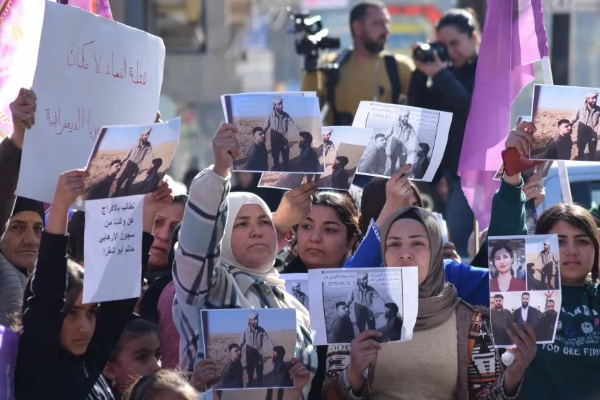 Li Qamişlo û Reqayê çalakî: Cihê qatilên jinan di Sûriyeya demokratîk de nîn e