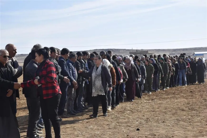 Gelê Dirbêsiyê sersaxî da malbatên şehîd Hêva û Dilwar