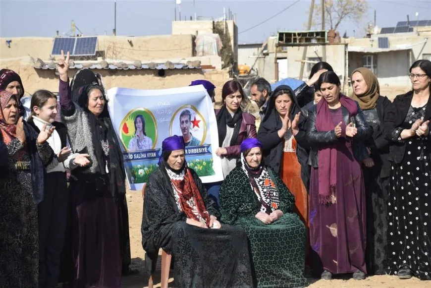 Gelê Dirbêsiyê sersaxî da malbatên şehîd Hêva û Dilwar