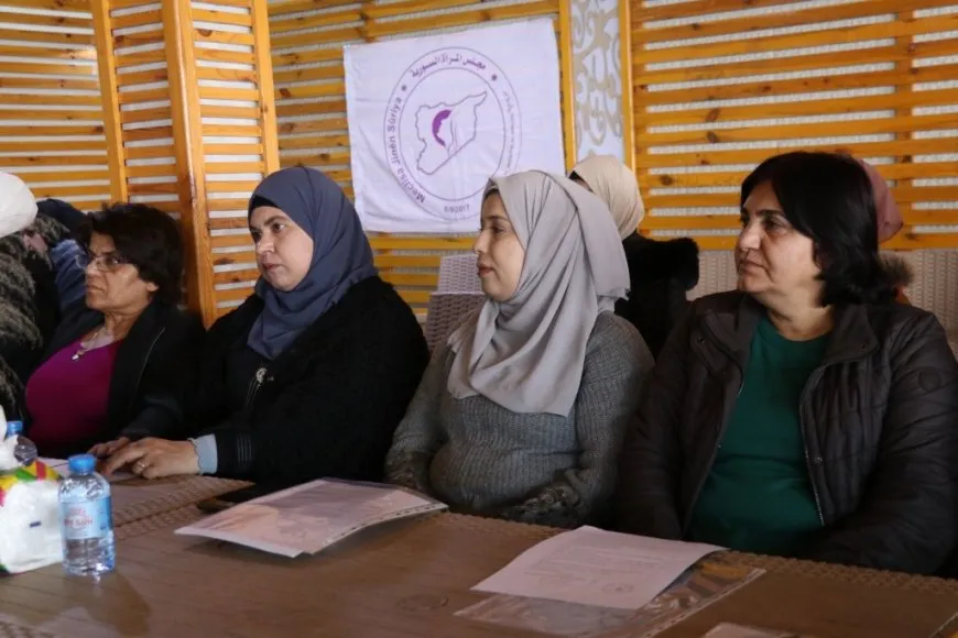 Pirsgirêkên ku jinên Sûriyeyî rû bi rû dimînin hatin nîqaşkirin