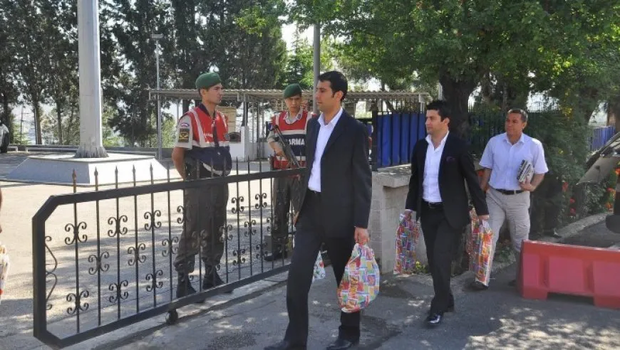 Parêzeran ji bo hevdîtina bi  Rêber Abdullah Ocalan re serlêdan kirin
