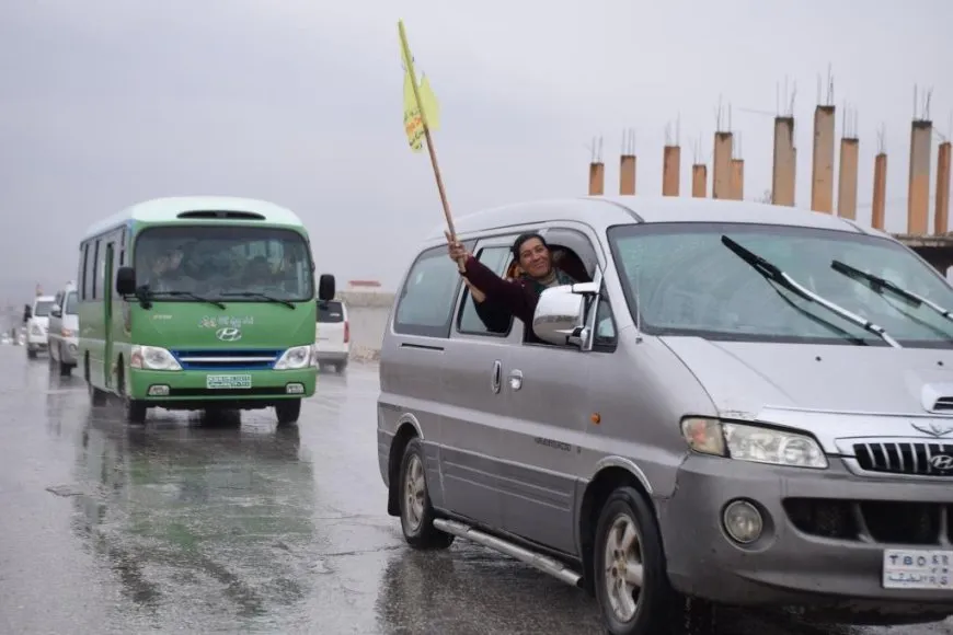 Çaremîn karwanê xelkê Kobanê ber bi bendava Tişrînê ve diçe