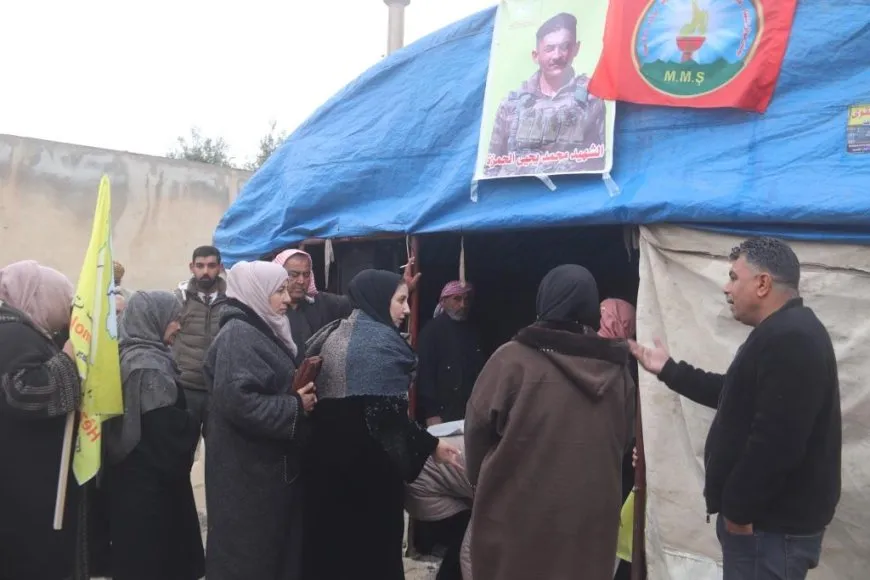 Xelkê Reqayê sersaxî da malbata şehîd Sîpan Reqa