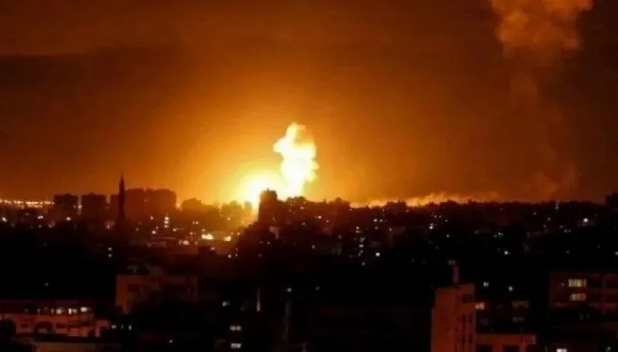 Artêşa Îsraîlê li Sûriyeyê depoyên çekan bombebaran kirin