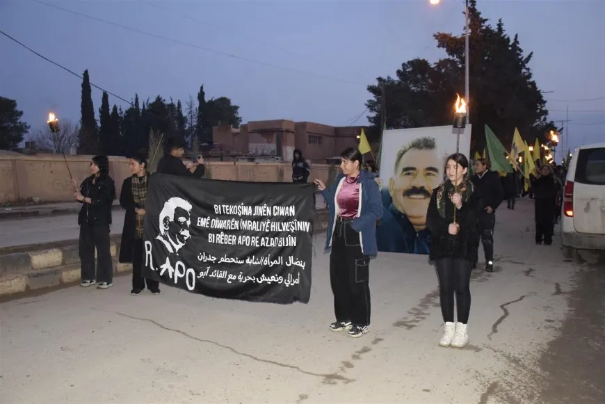 Li Heleb, Dêrazor û Dirbêsiyê Komploya Navneteweyî hat şermezarkirin