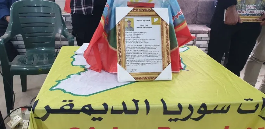 Beşdarên merasîma sersaxiyê ya şehîd Lewend soza domandina berxwedanê da