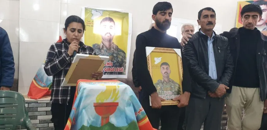 Beşdarên merasîma sersaxiyê ya şehîd Lewend soza domandina berxwedanê da