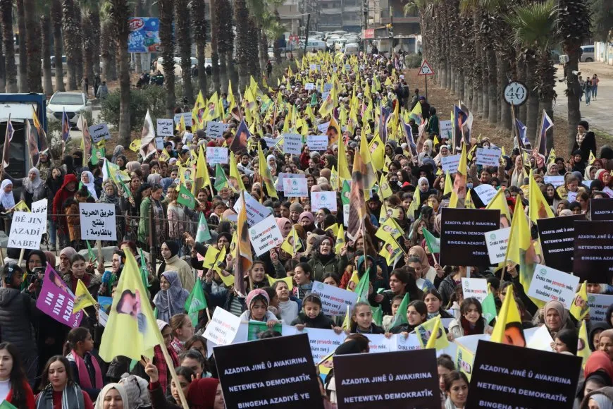 Bi hezaran jinan dawaza azadiya fîzîkî ya Rêber Abdullah Ocalan kirin