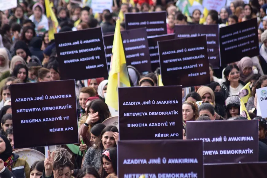 Bi hezaran jinan dawaza azadiya fîzîkî ya Rêber Abdullah Ocalan kirin