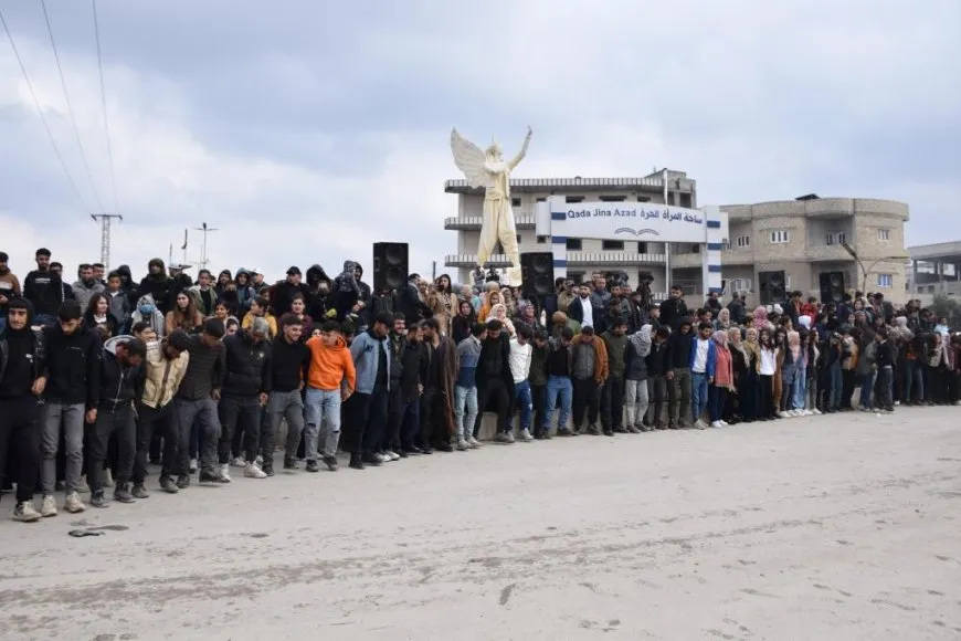 Gelê Kobanê berxwedêrên ji Tişrînê vegeriyan, pêşwazî kirin