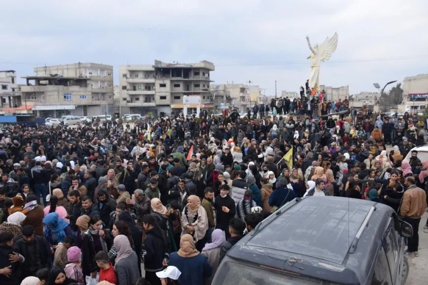 Gelê Kobanê berxwedêrên ji Tişrînê vegeriyan, pêşwazî kirin