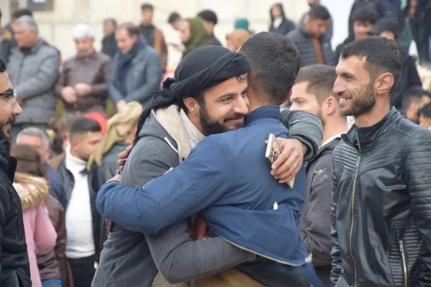 Gelê Kobanê berxwedêrên ji Tişrînê vegeriyan, pêşwazî kirin
