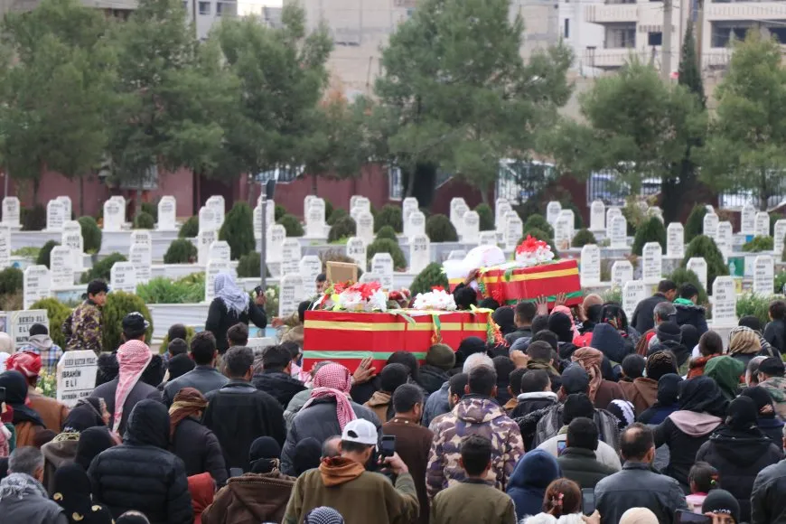 Du şehîdên QSD'ê bi dirûşmeyan hatin oxirkirin