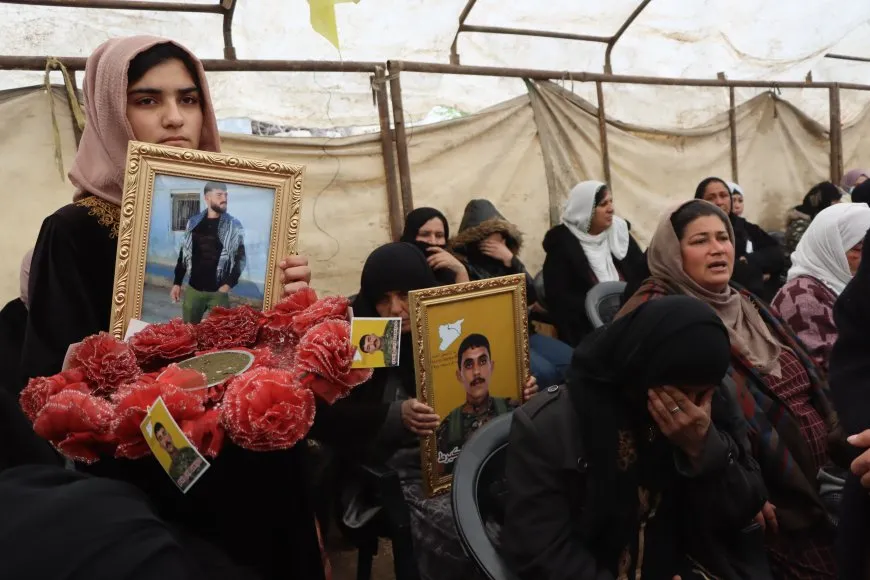 Xelkê Qamişlo sersaxî dan malbatên du şehîdan