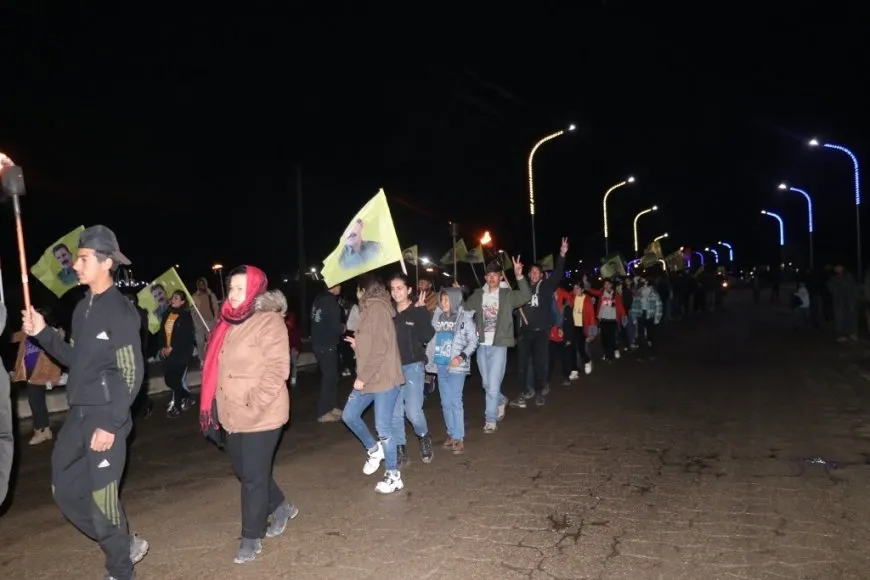 Ciwanên Tebqayê bi meşeke meşaleyî komplo şermezar kir