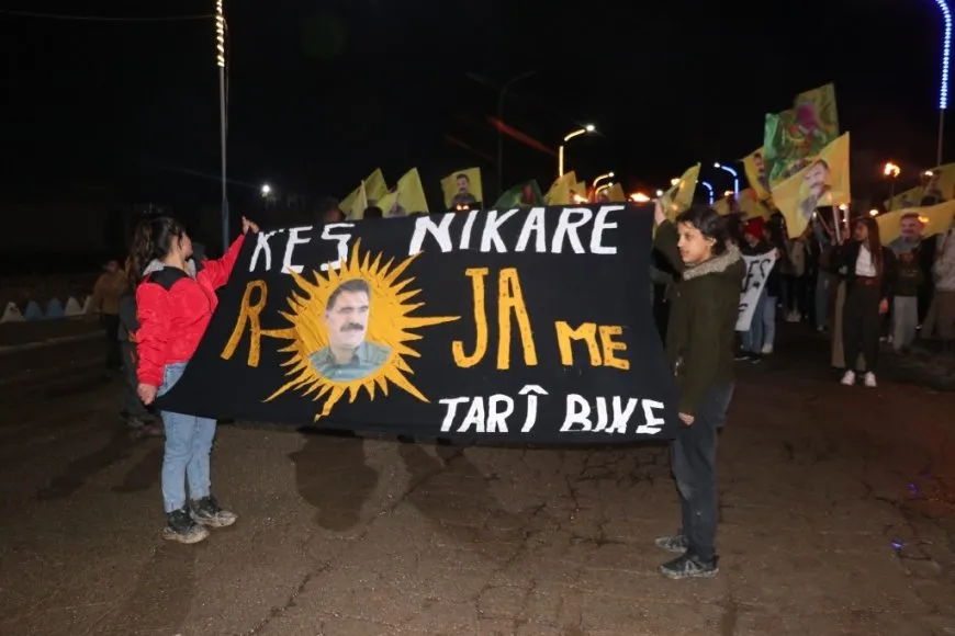 Ciwanên Tebqayê bi meşeke meşaleyî komplo şermezar kir
