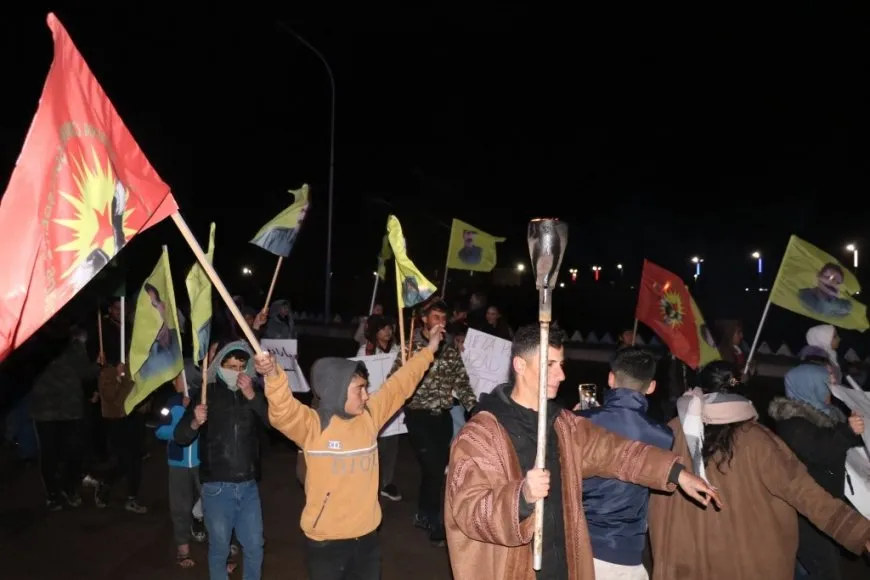 Ciwanên Tebqayê bi meşeke meşaleyî komplo şermezar kir