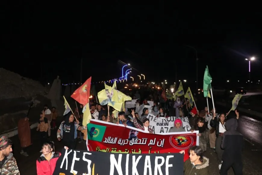 Ciwanên Tebqayê bi meşeke meşaleyî komplo şermezar kir