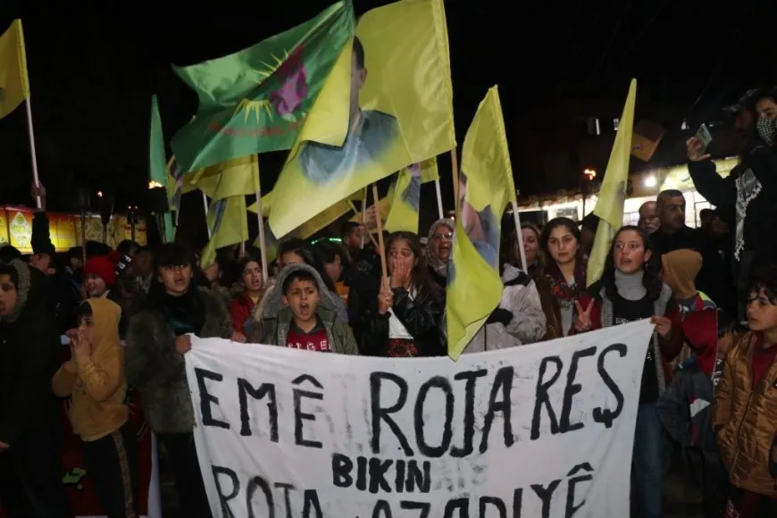 Ciwanên Tebqayê bi meşeke meşaleyî komplo şermezar kir