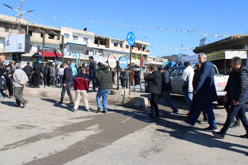 Gel ji bo şermezarkirina Komploya 15’ê Sibatê berê xwe dide qadên çalakiyan