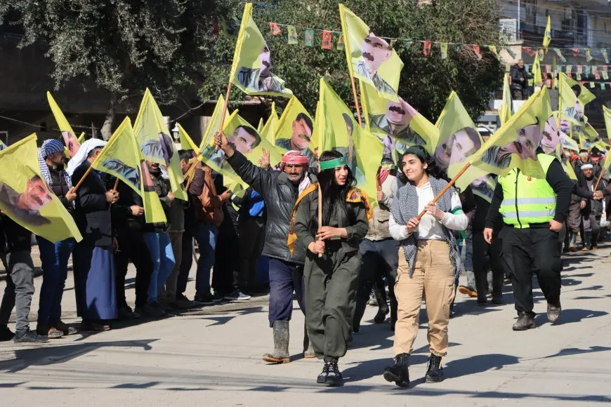 Di çalakiyan de dîmenên pabendiya pêkhateyan a ji bo Rêber Abdullah Ocalan