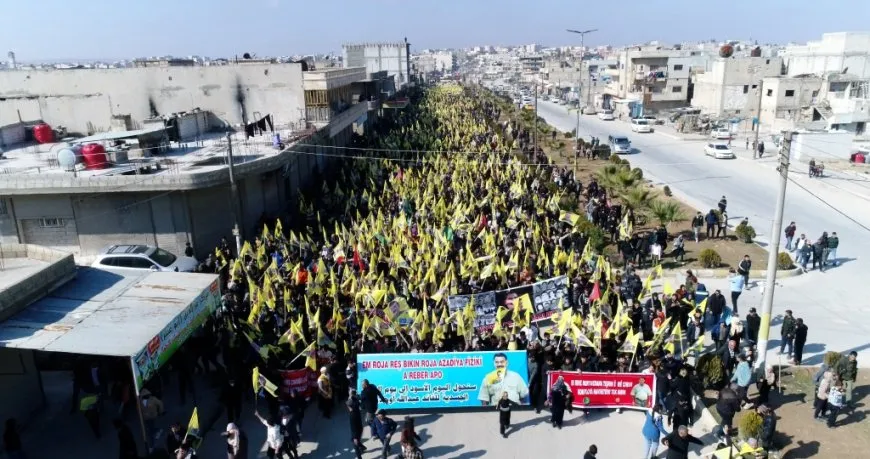 Di çalakiyan de dîmenên pabendiya pêkhateyan a ji bo Rêber Abdullah Ocalan