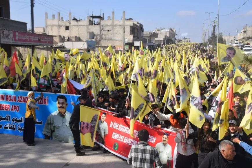 Di çalakiyan de dîmenên pabendiya pêkhateyan a ji bo Rêber Abdullah Ocalan